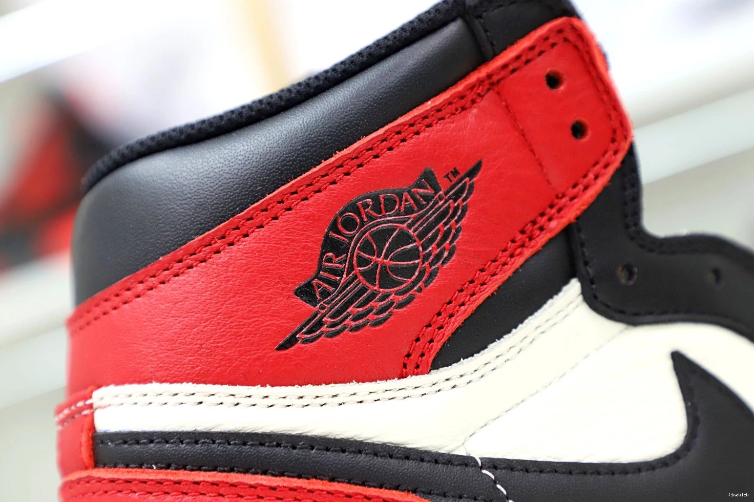 TOE' JORDAN HIGH 'BRED 1 OG AIR RETRO 0104